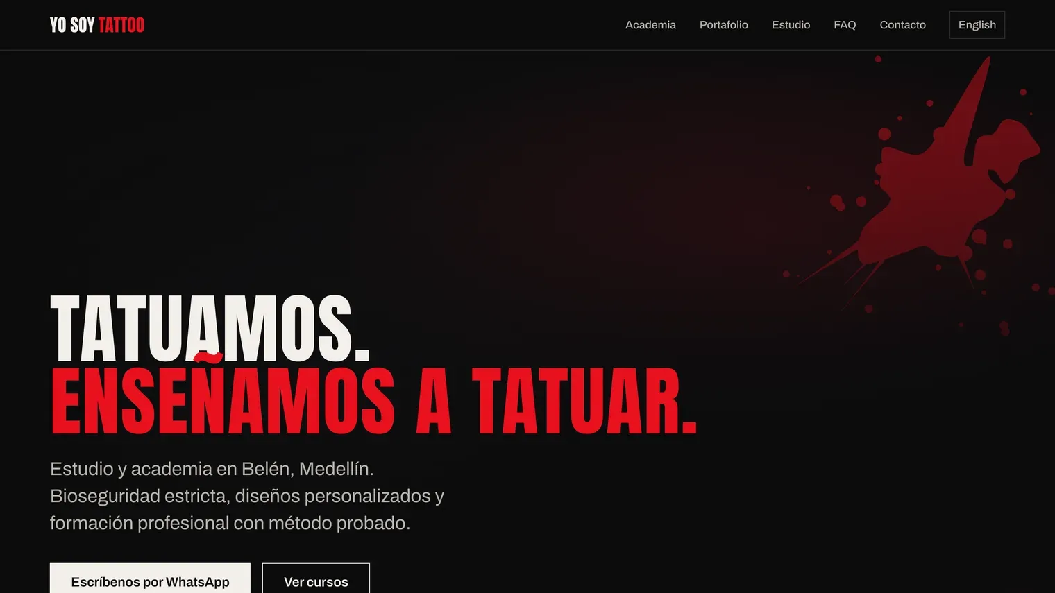 Home page of the Yo Soy Tattoo website with the chat assistant button in the corner